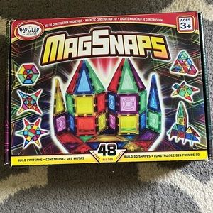 MAGSNAPS 48 piece set. Like new! Ages 3+